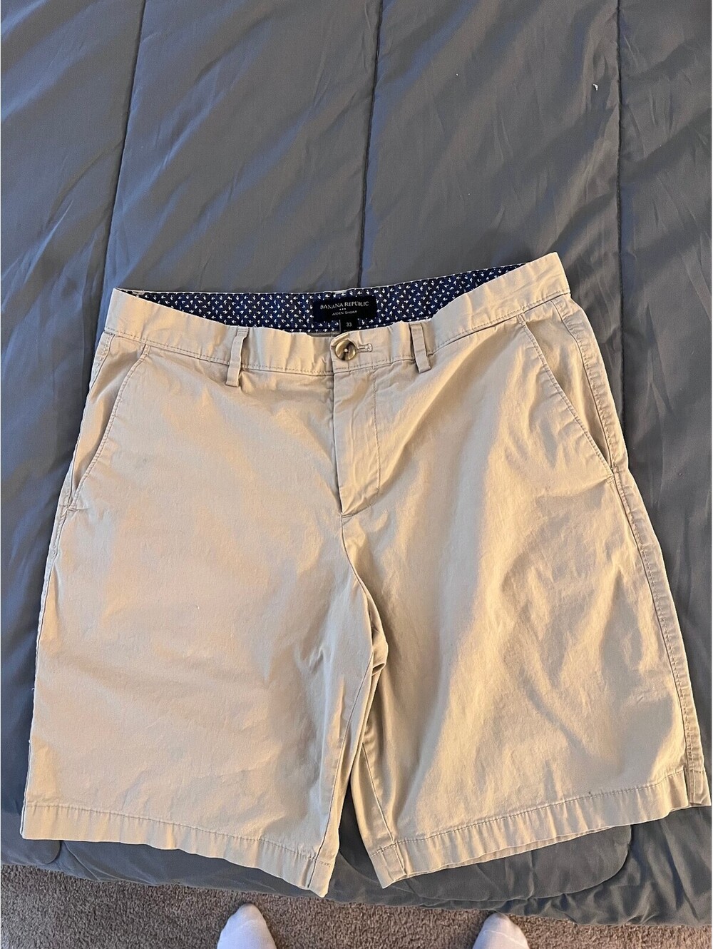 Banana Republic mens casual Aiden shorts size 33 Beige